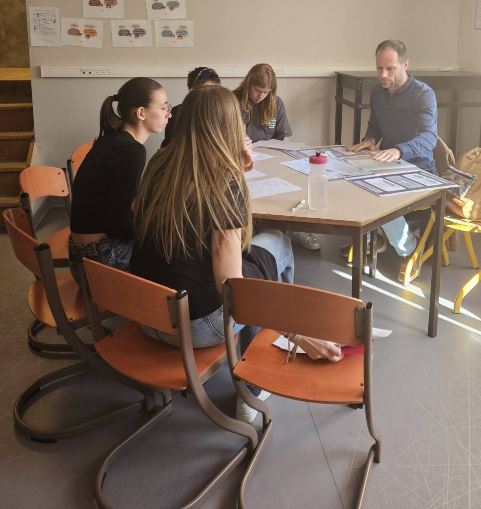 LES DIFFERENTS CORPS DE METIERS PRESENTS